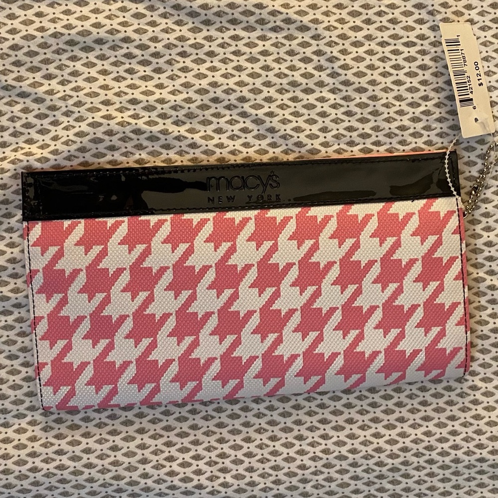 NWT Macy’s, New York wallet/organizer, pink & white houndstooth, black a…